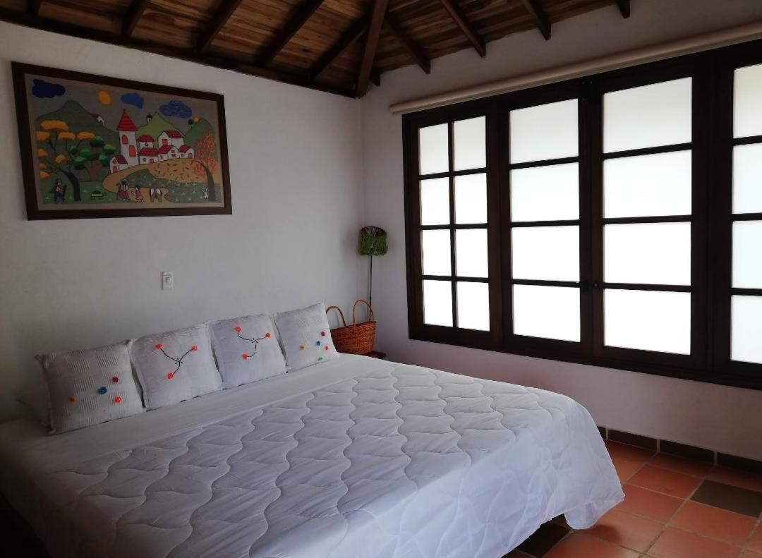 Casa Rayma Hotell Contratacion Exteriör bild